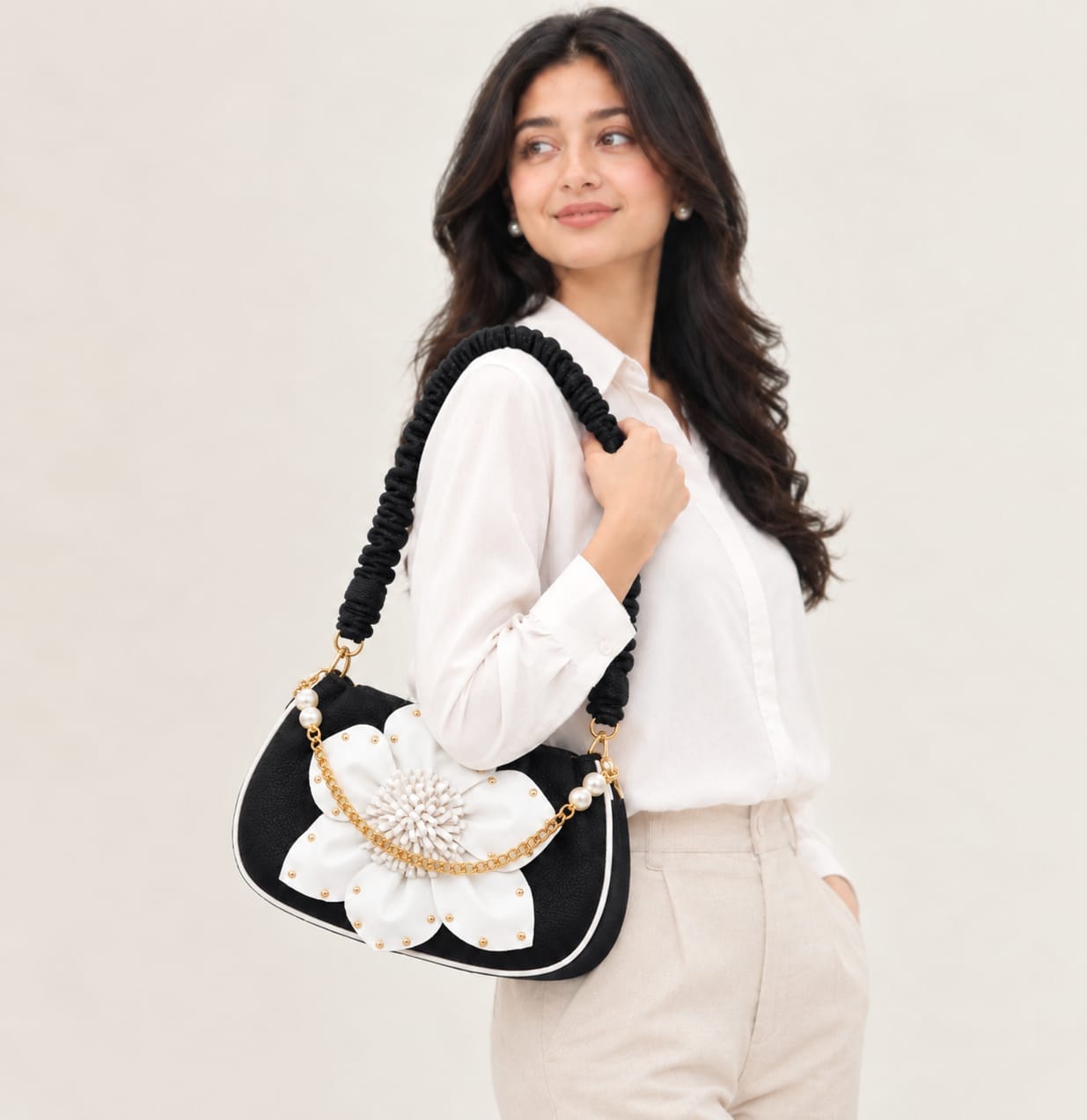 Wedding Pearl Flower Bag – Black & White Pearl 0.1 - Image 2